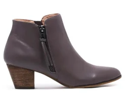 Women's Chelsea Crew Logan Heeled Booties