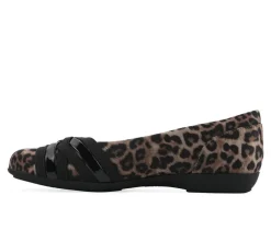 Women's Cliffs by White Mountain Chic Flats