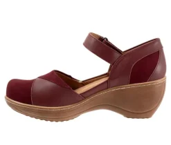 Women's Softwalk Miri Heeled Clogs