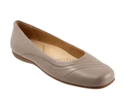 Women's Trotters Sasha Flats